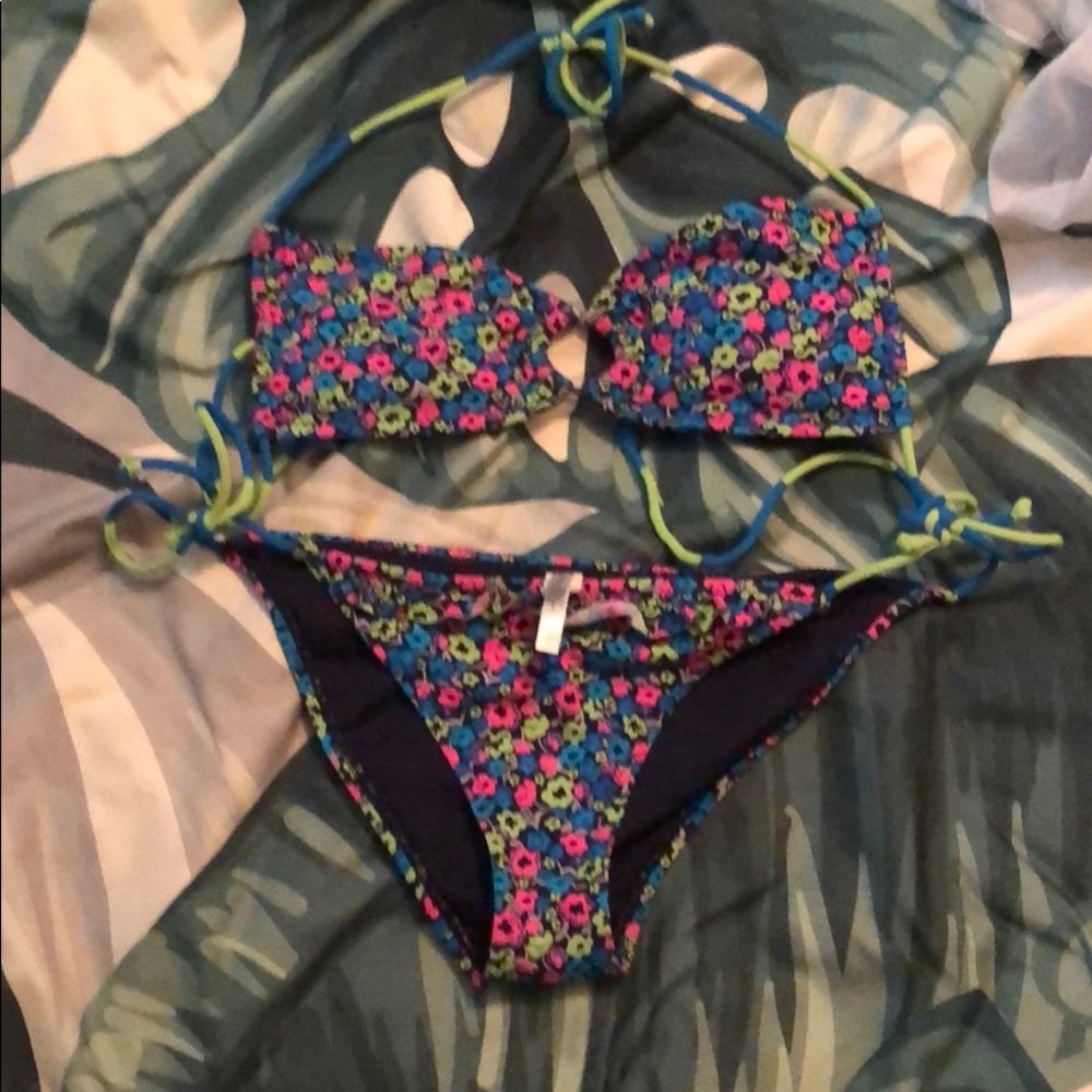 Floral bandeau bikini